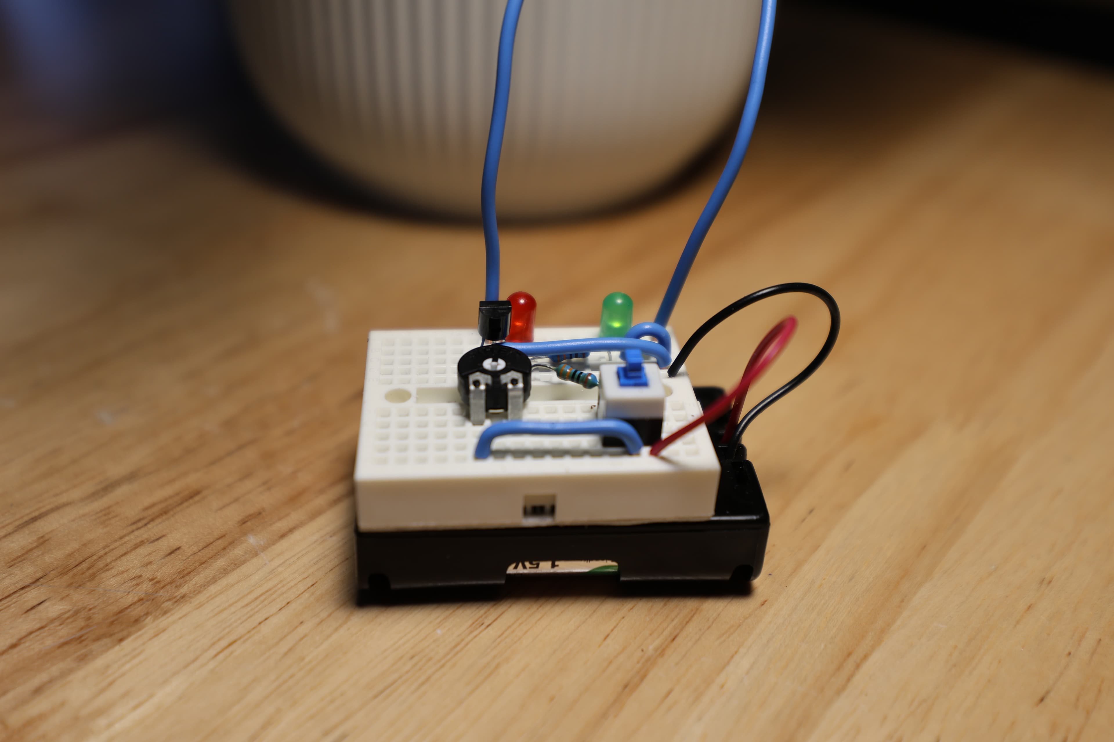 Detail breadboardu s LEDkami